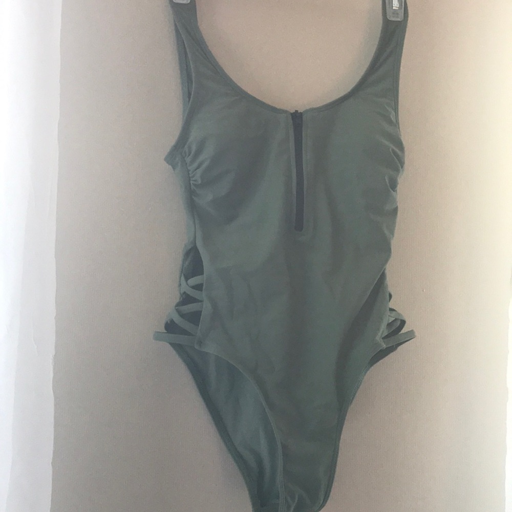 🌊Green One Piece Swimsuit!